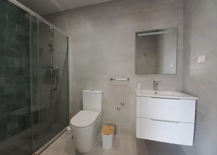 Modern, Spacious And Quiet Private In - Near Funicular Nazaré