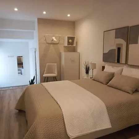 Modern, Spacious And Quiet Private In - Near Funicular נאזרה